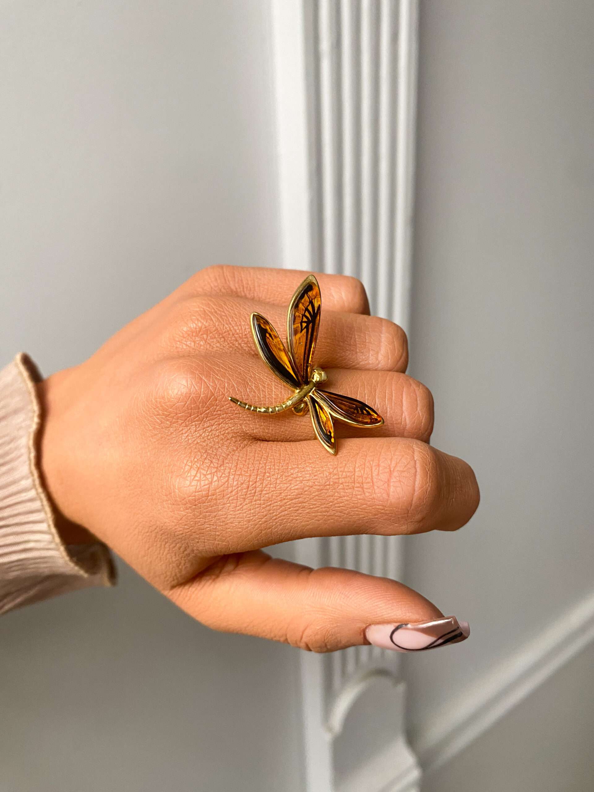 pierścionek ważka z bursztynem