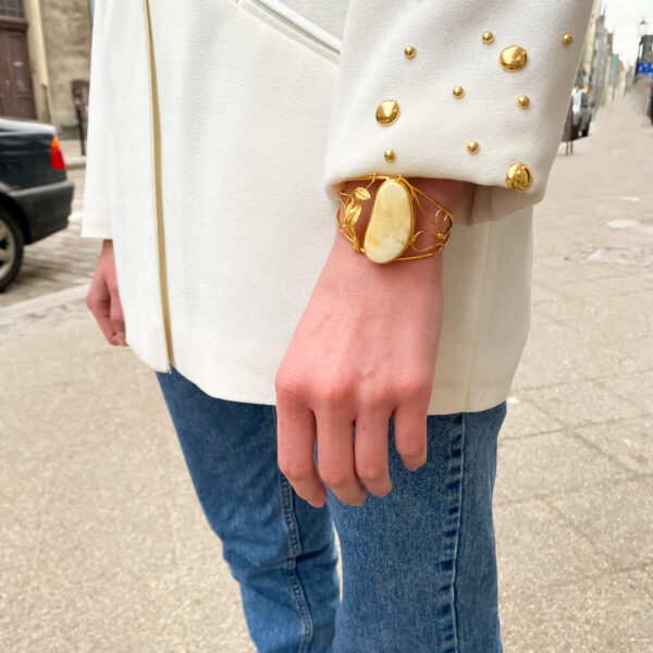 Bransoletka na sznurku z bursztynem