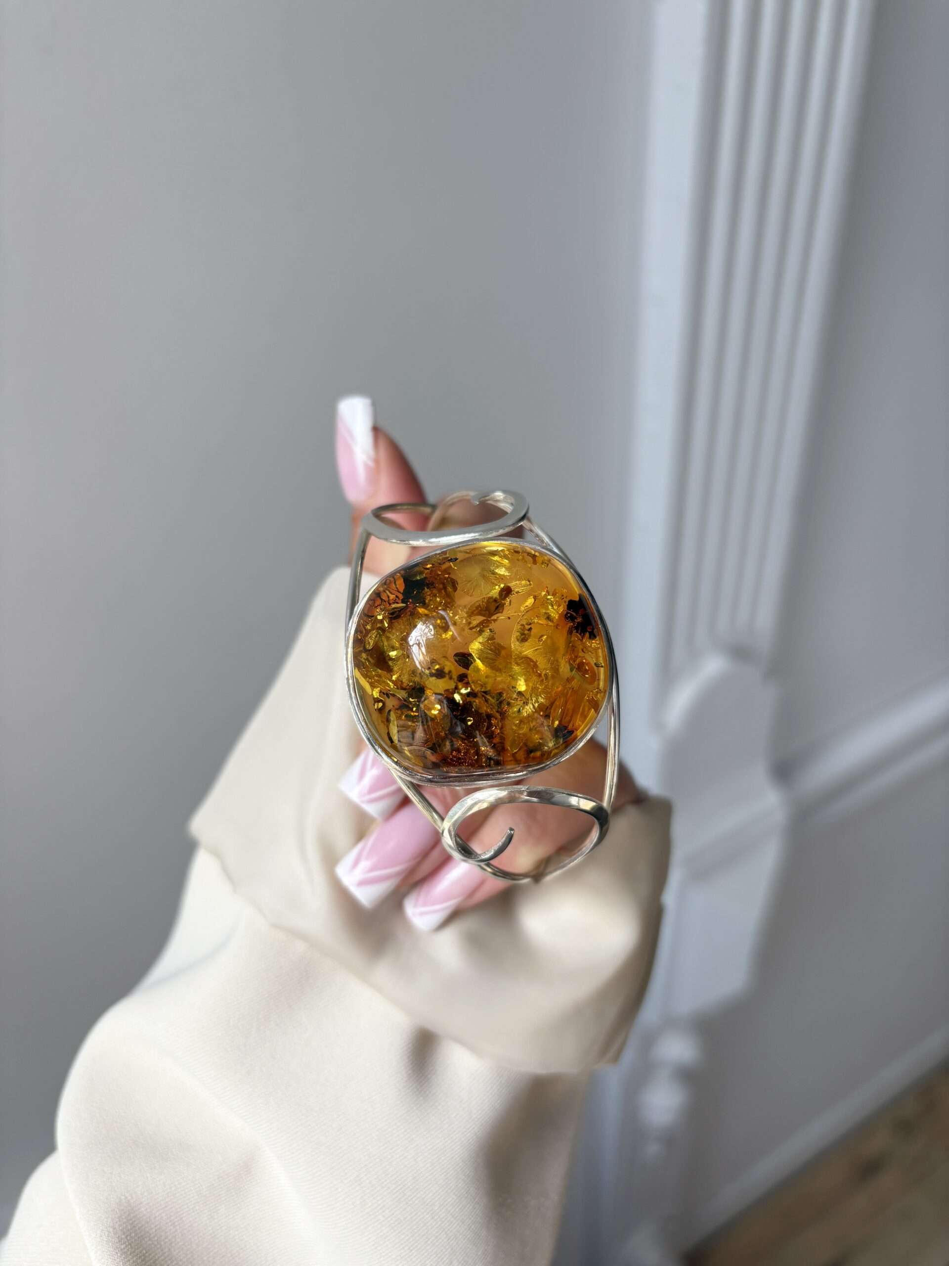 Bransoleta srebrna z dużym bursztynem