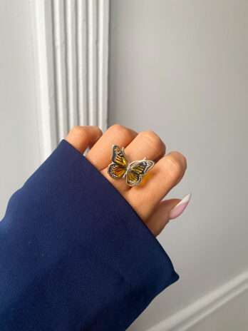 Pierścionek srebrny Motyl z bursztynem Glam Butterfly