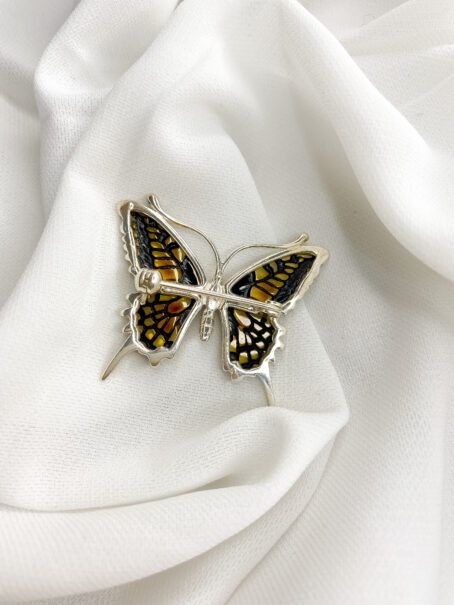 wisiorek srebrny pozłacany motyl z bursztynem