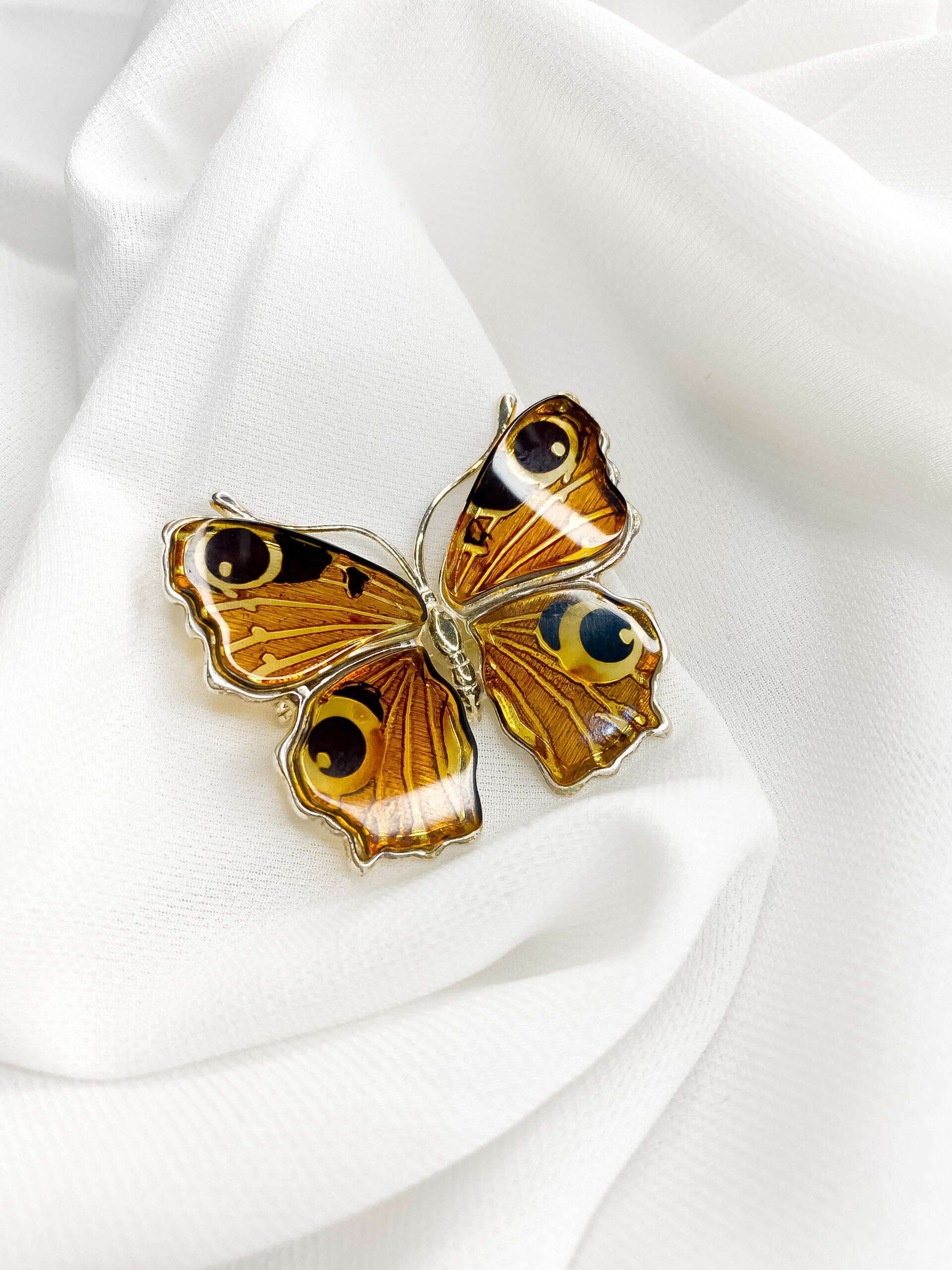 srebrny broszko-wisior motyl z bursztynem
