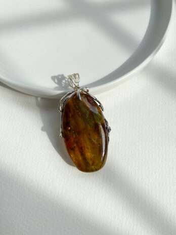 Wisior z zielonym bursztynem Forest