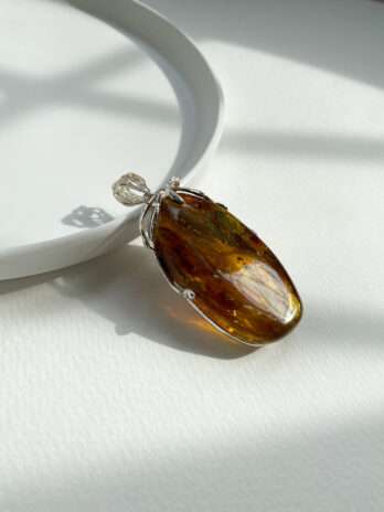 Wisior z zielonym bursztynem Forest