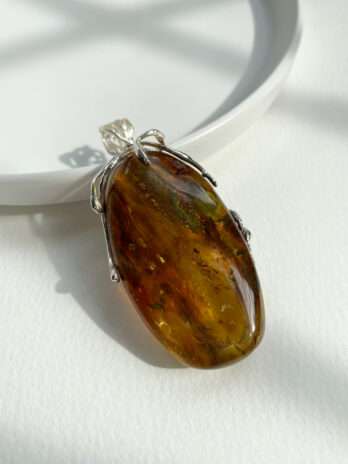 Wisior z zielonym bursztynem Forest