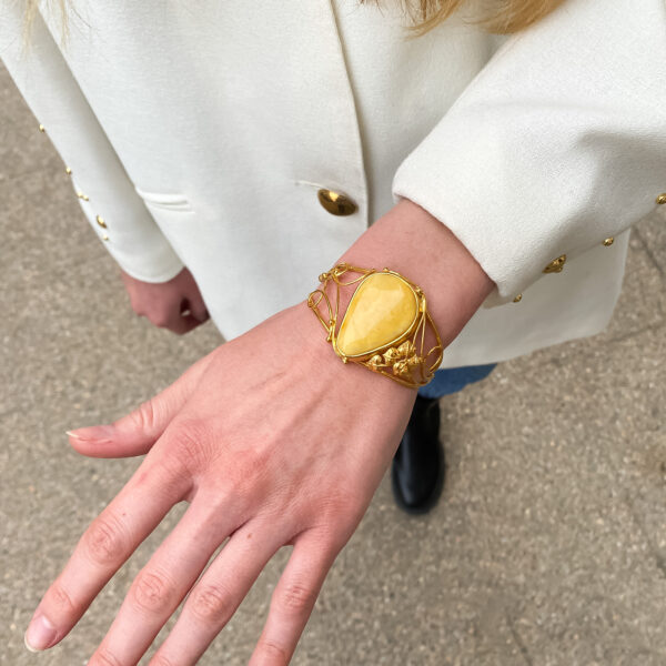 Bransoletka na sznurku z bursztynem