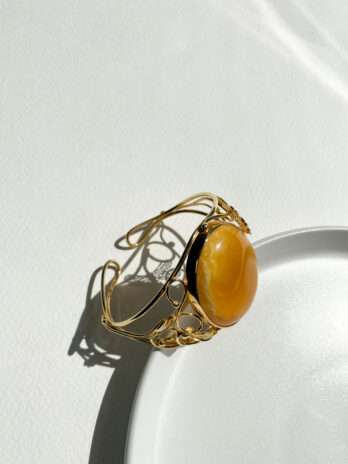 Unikatowa bransoletka Golden Dragonfly z bursztynem