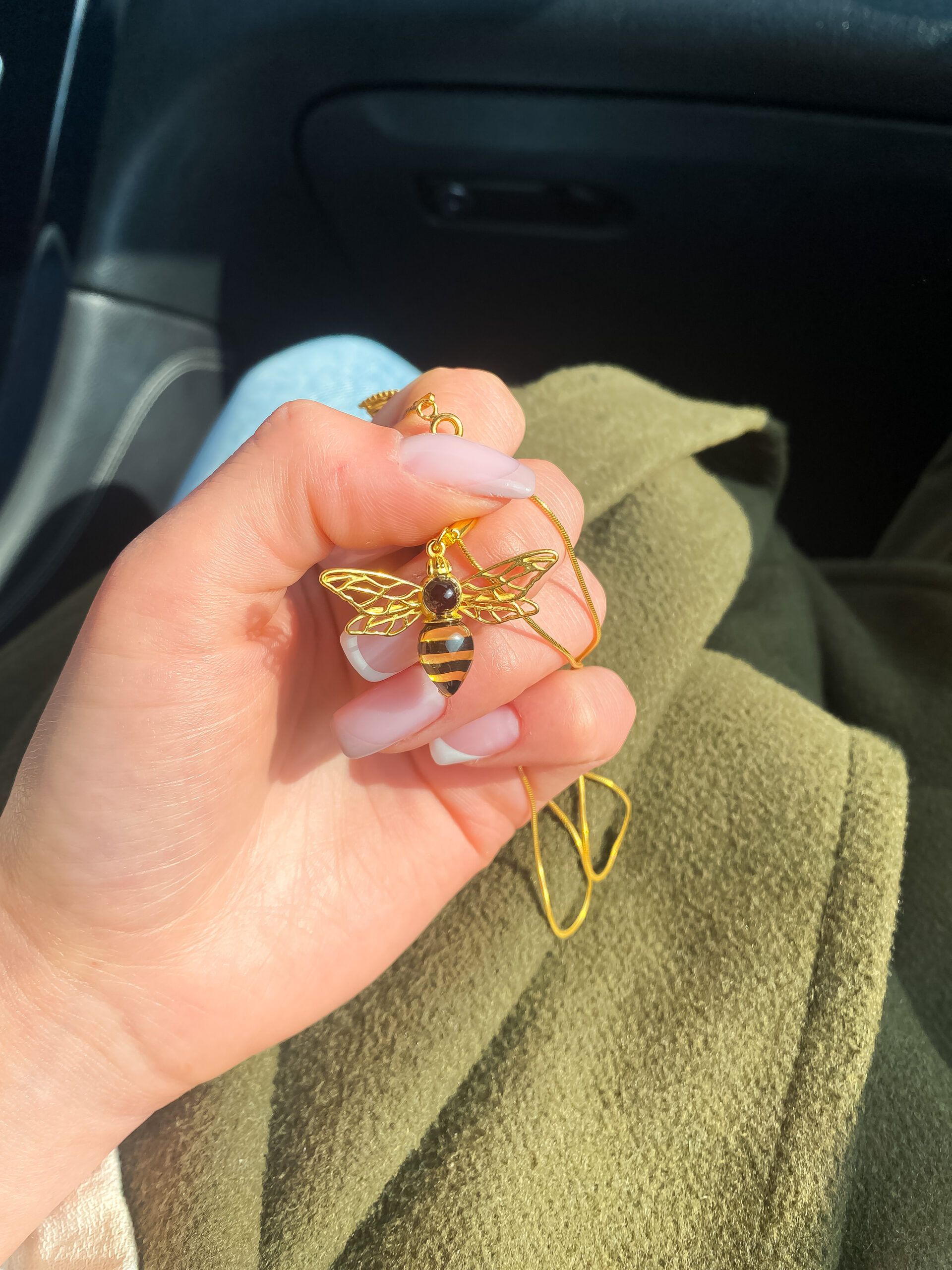 naszyjnik pszczółka z bursztynem srebrna pozłacana