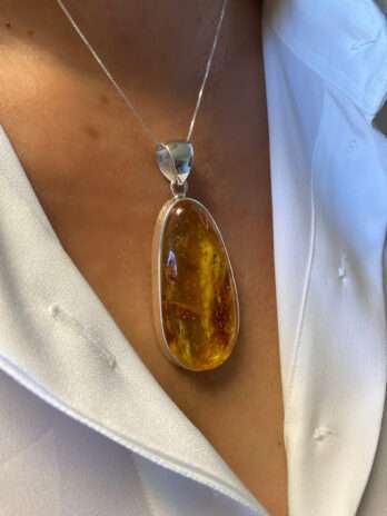 Wisior z bursztynem naturalnym