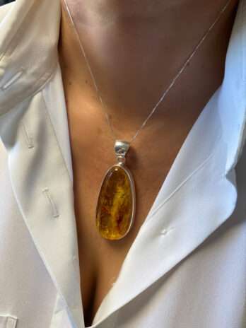 Wisior z bursztynem naturalnym