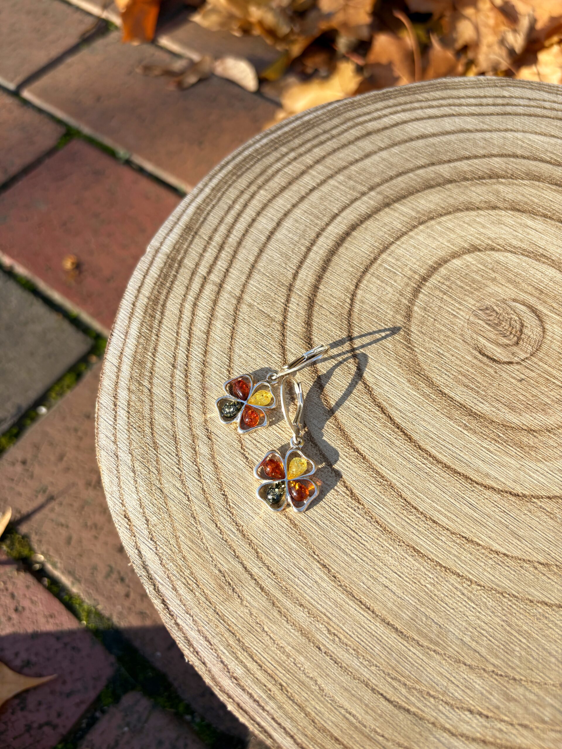 naszyjnik z bursztynem mlecznym