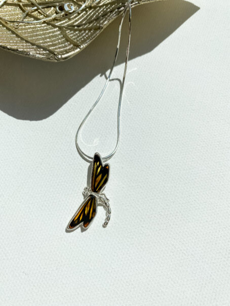 naszyjnik srebrny pozłacany motyl z bursztynem