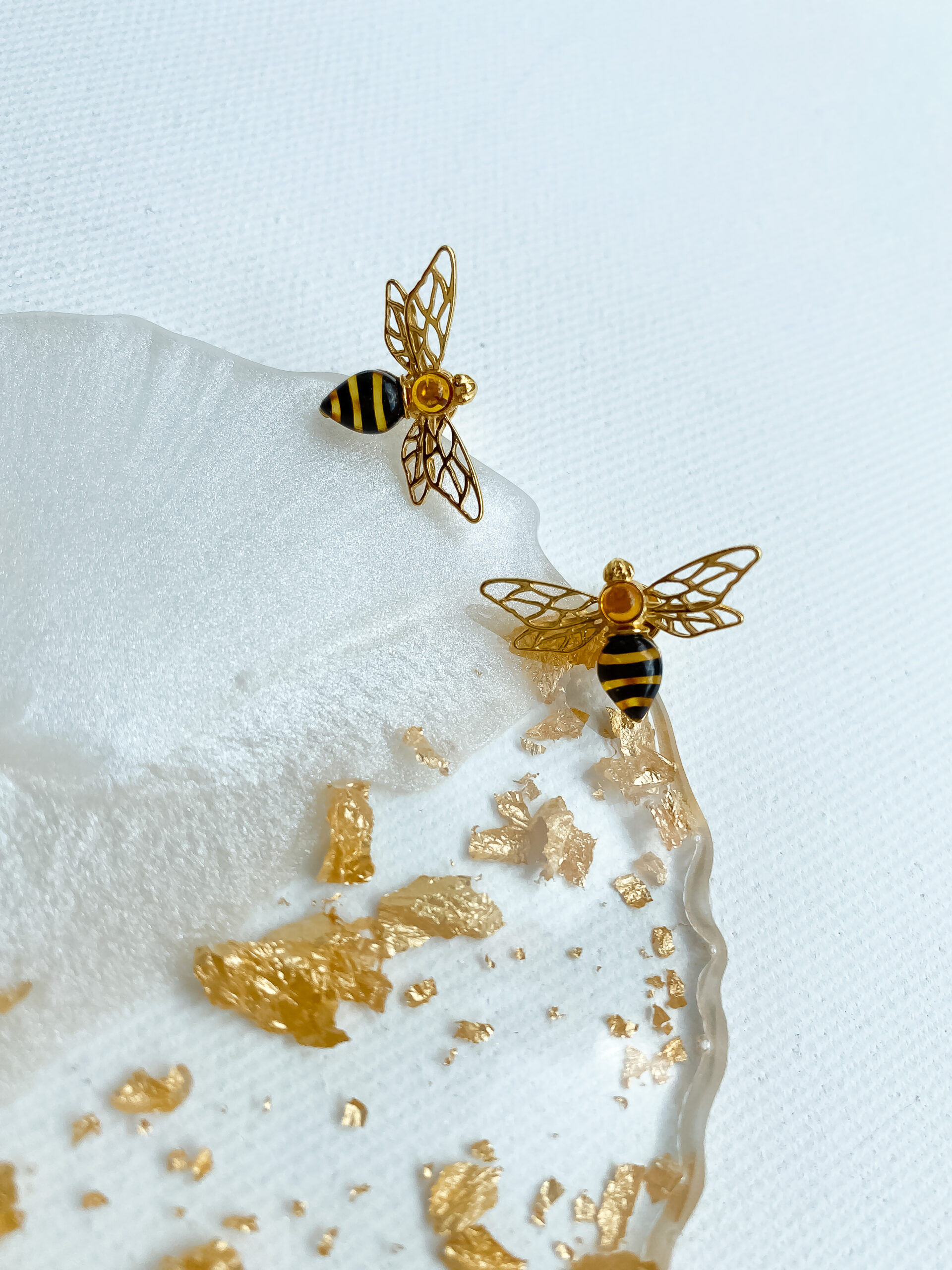 naszyjnik srebrny pozłacany pszczoła z bursztynem