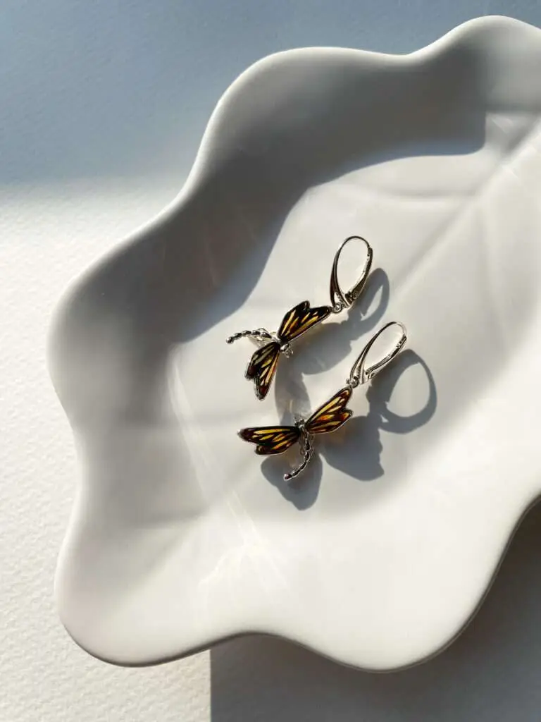 Bransoletka na sznurku z bursztynem