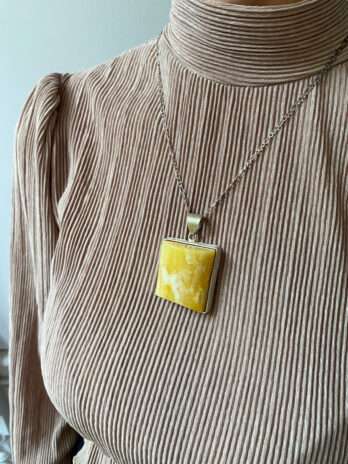 Wisior srebrny z mlecznym bursztynem