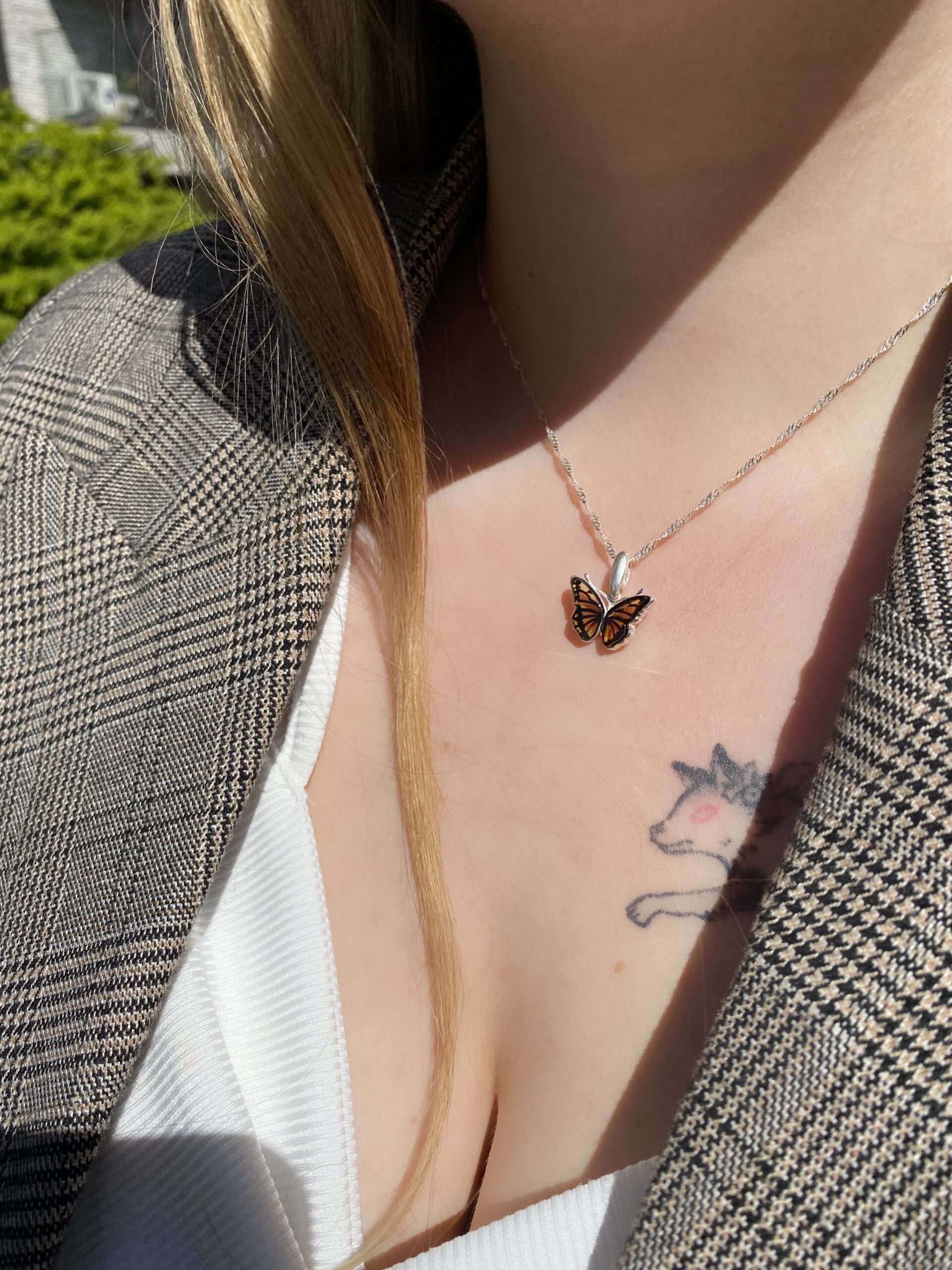 naszyjnik srebrny z bursztynem motyl