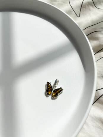 Naszyjnik srebrny z bursztynem Motyl Little Butterfly