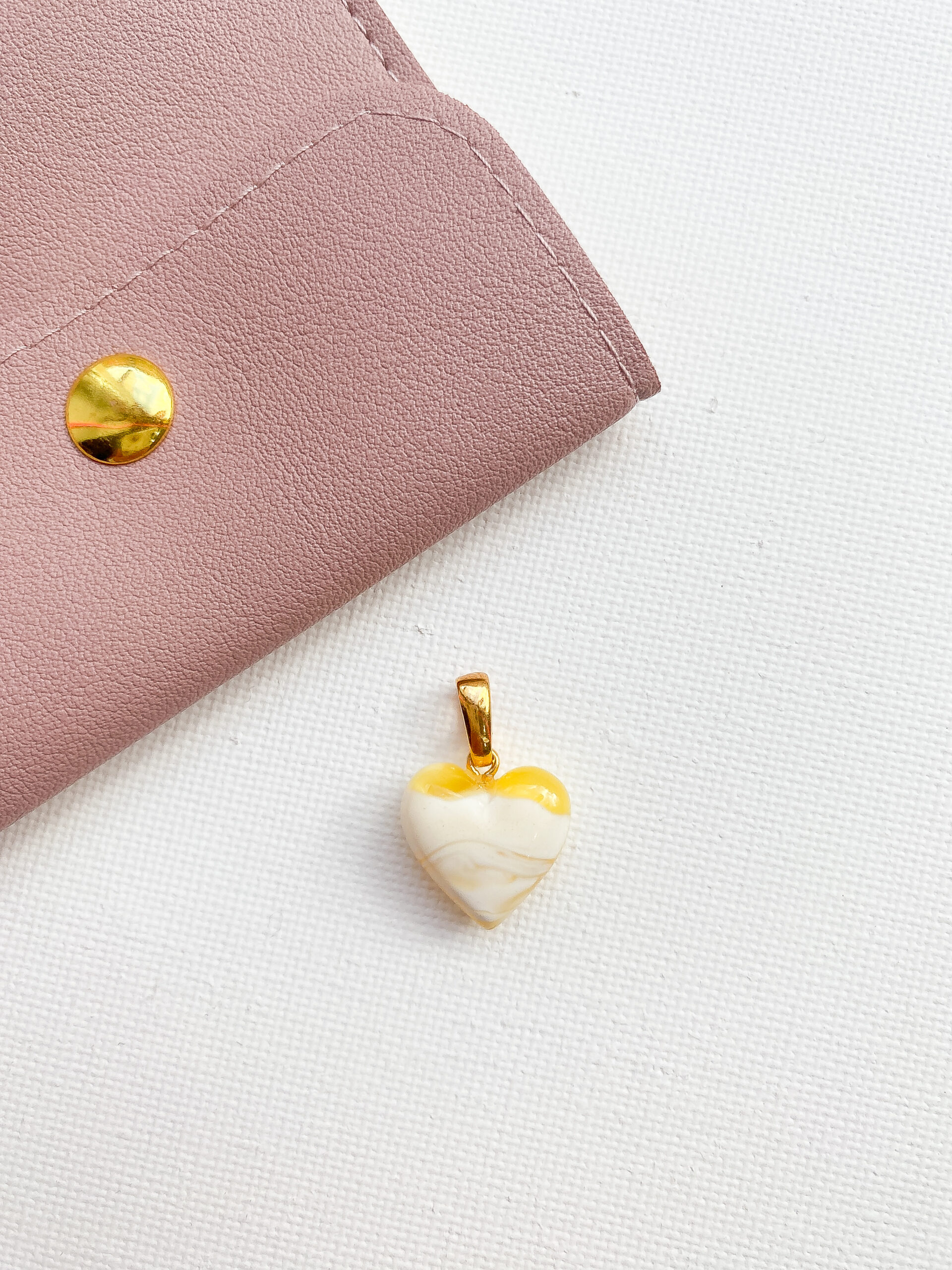 wisiorek srebrny pozłacany z bursztynu serce