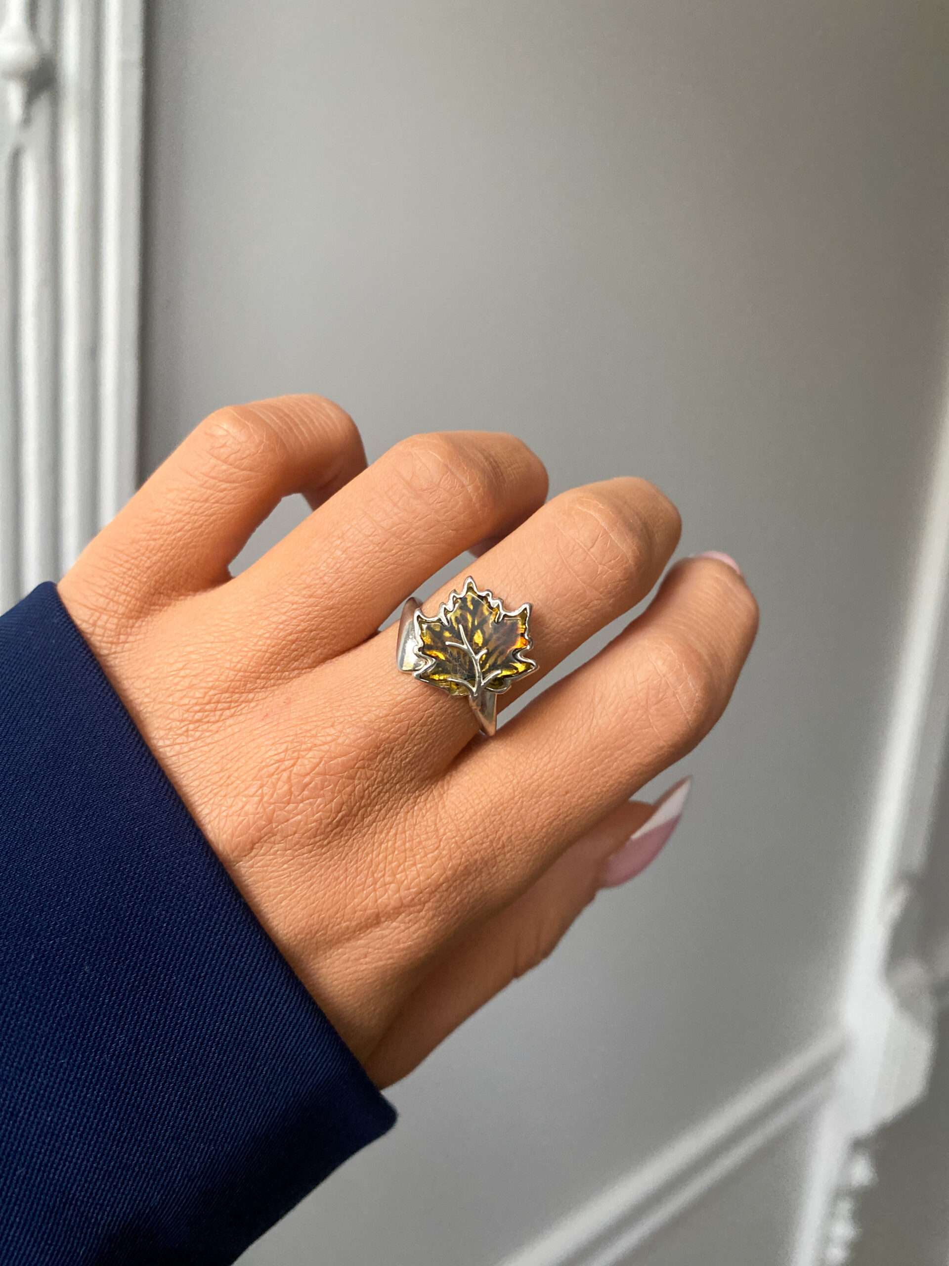 pierścionek srebrny liść klonu z bursztynem maple leaves