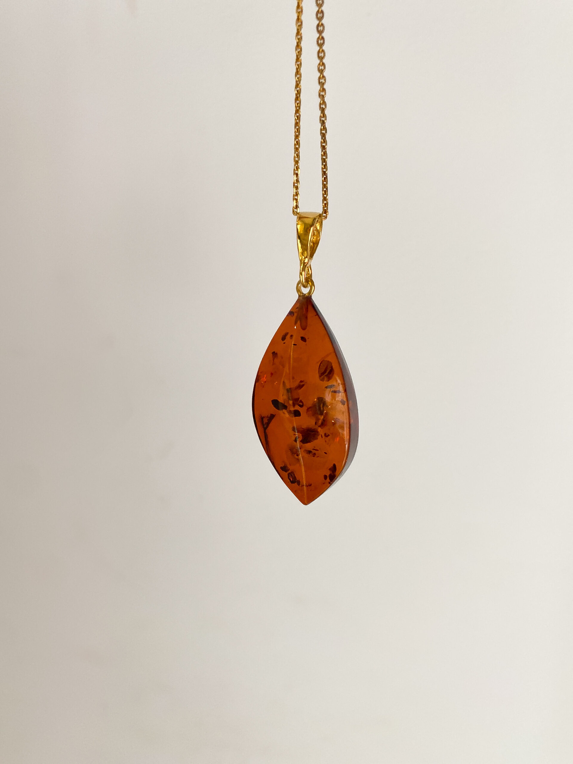 komplet biżuterii z bursztynem koniczyna