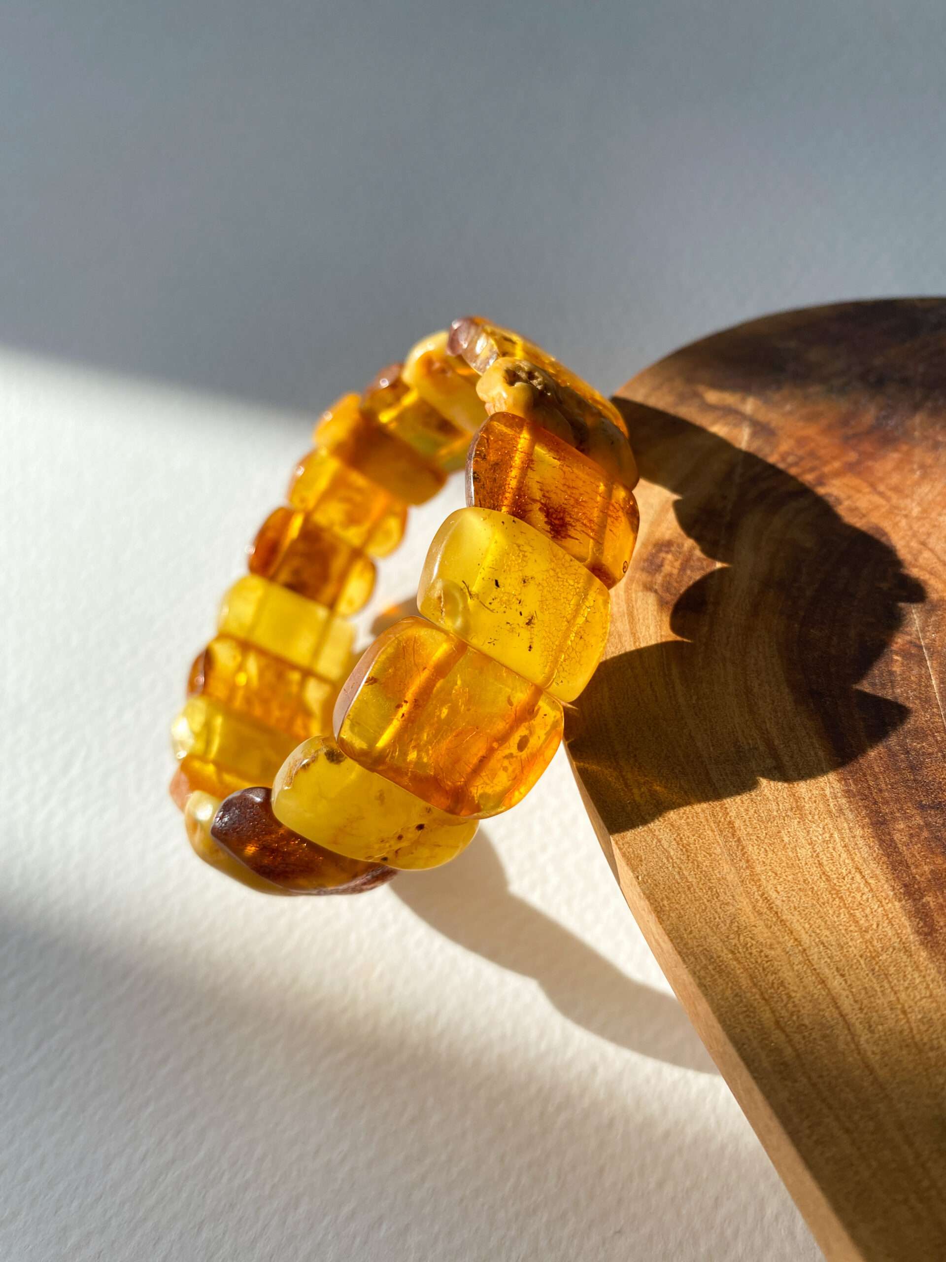 bransoletka z surowego oszlifowanego bursztynu
