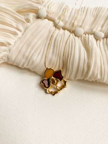 Naszyjnik róża z bursztynem