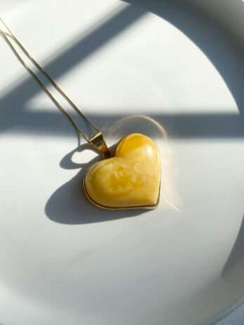 Naszyjnik z serce bursztynu mlecznego Gold