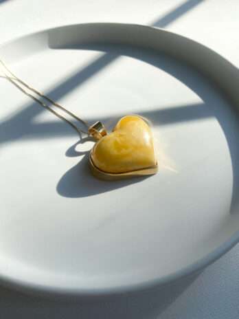 Naszyjnik z serce bursztynu mlecznego Gold