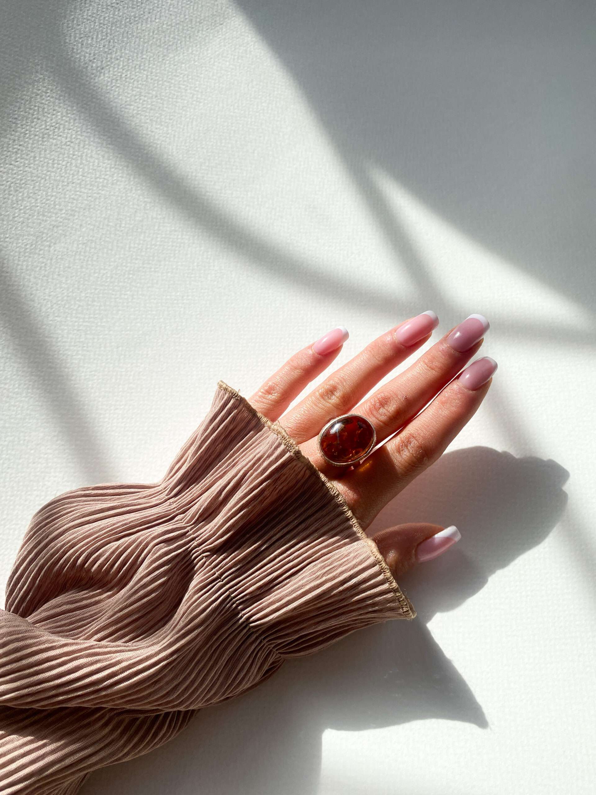 kolczyki z bursztynem koniakowym