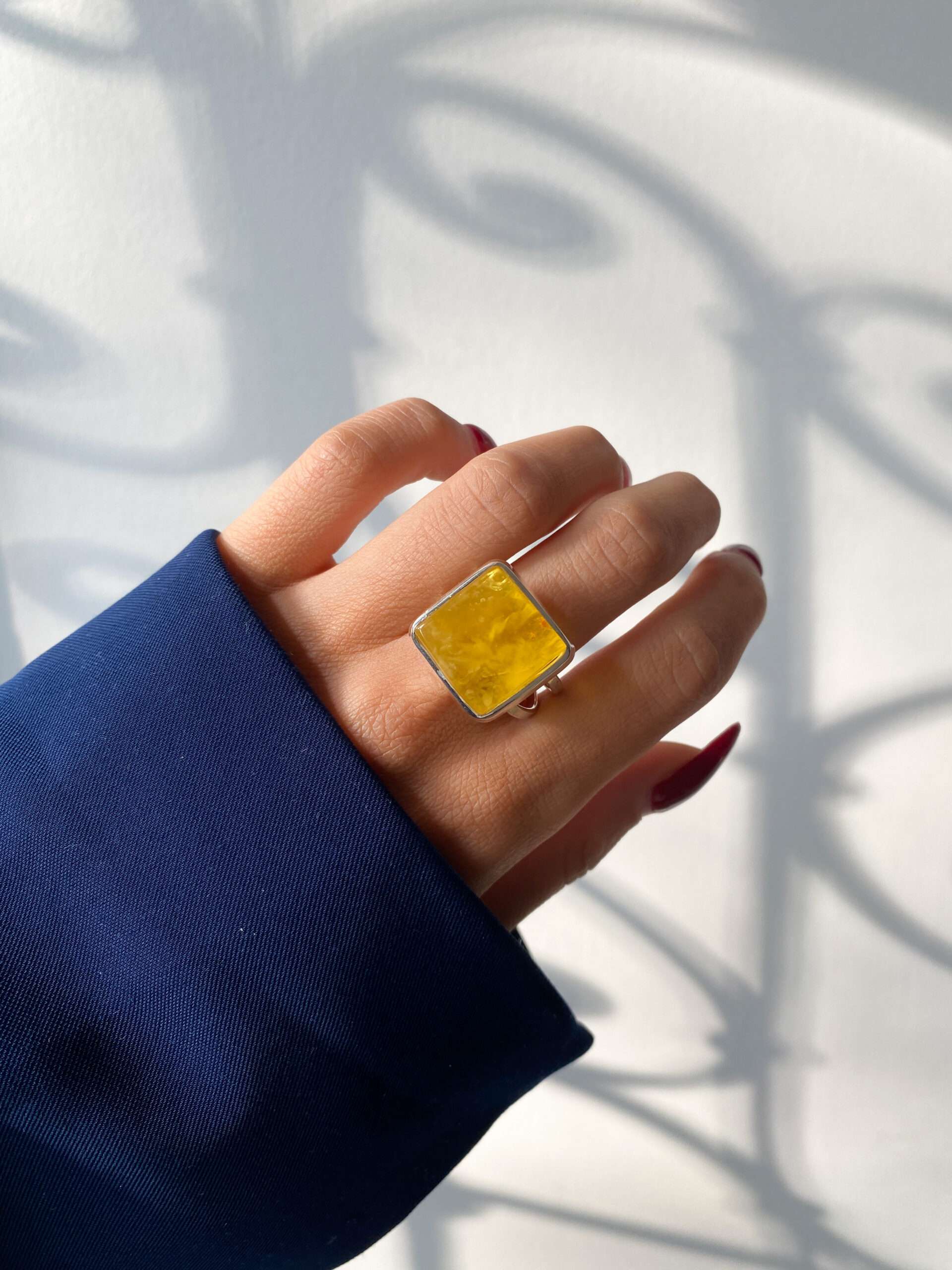 Pierścionek srebrny z cytrynowym bursztynem