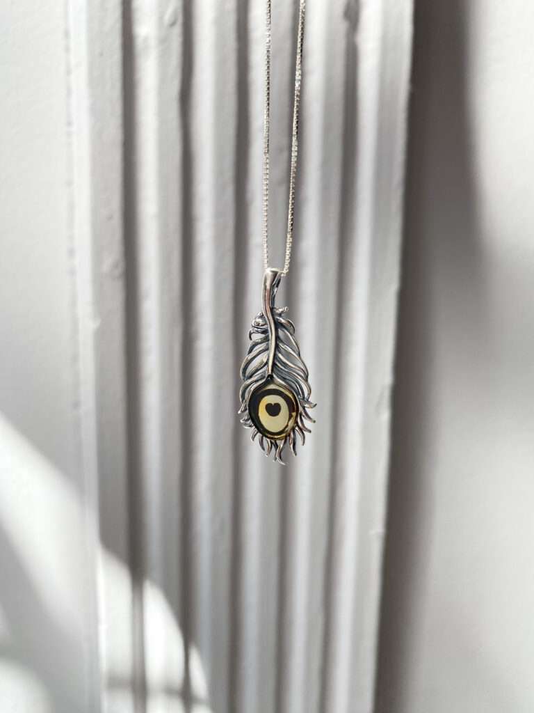 Bransoletka na sznurku z bursztynem