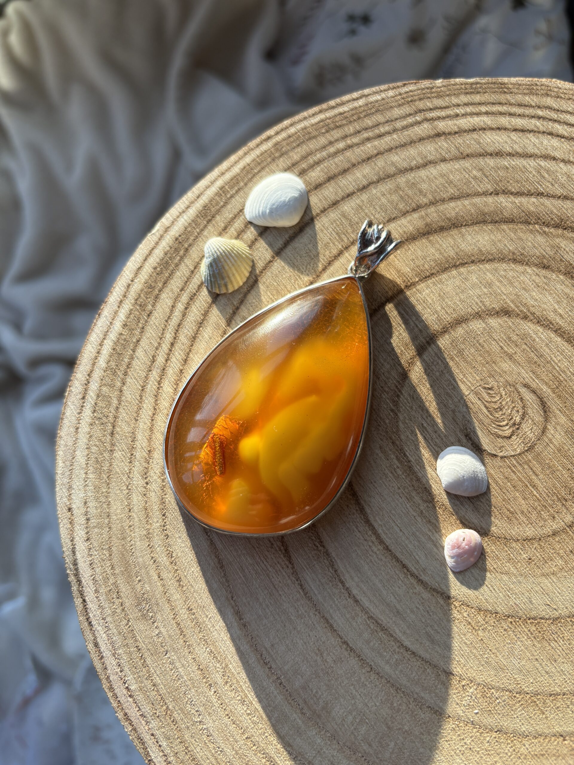 bransoletka z bursztynu surowego lekko oszlifowanego