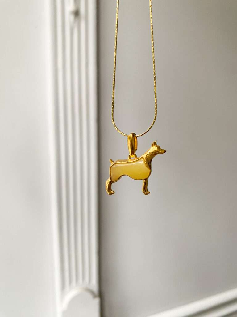 Bransoletka na sznurku z bursztynem