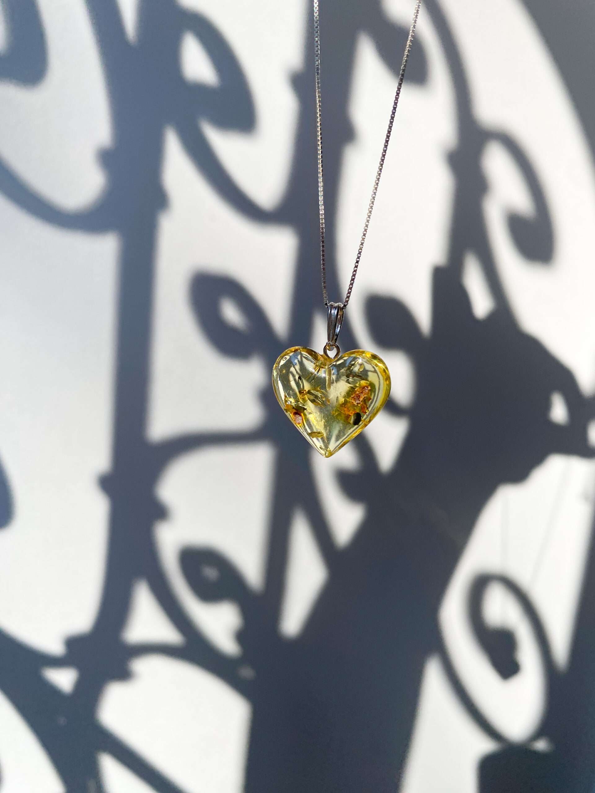 wisiorek srebrny serce z bursztynu