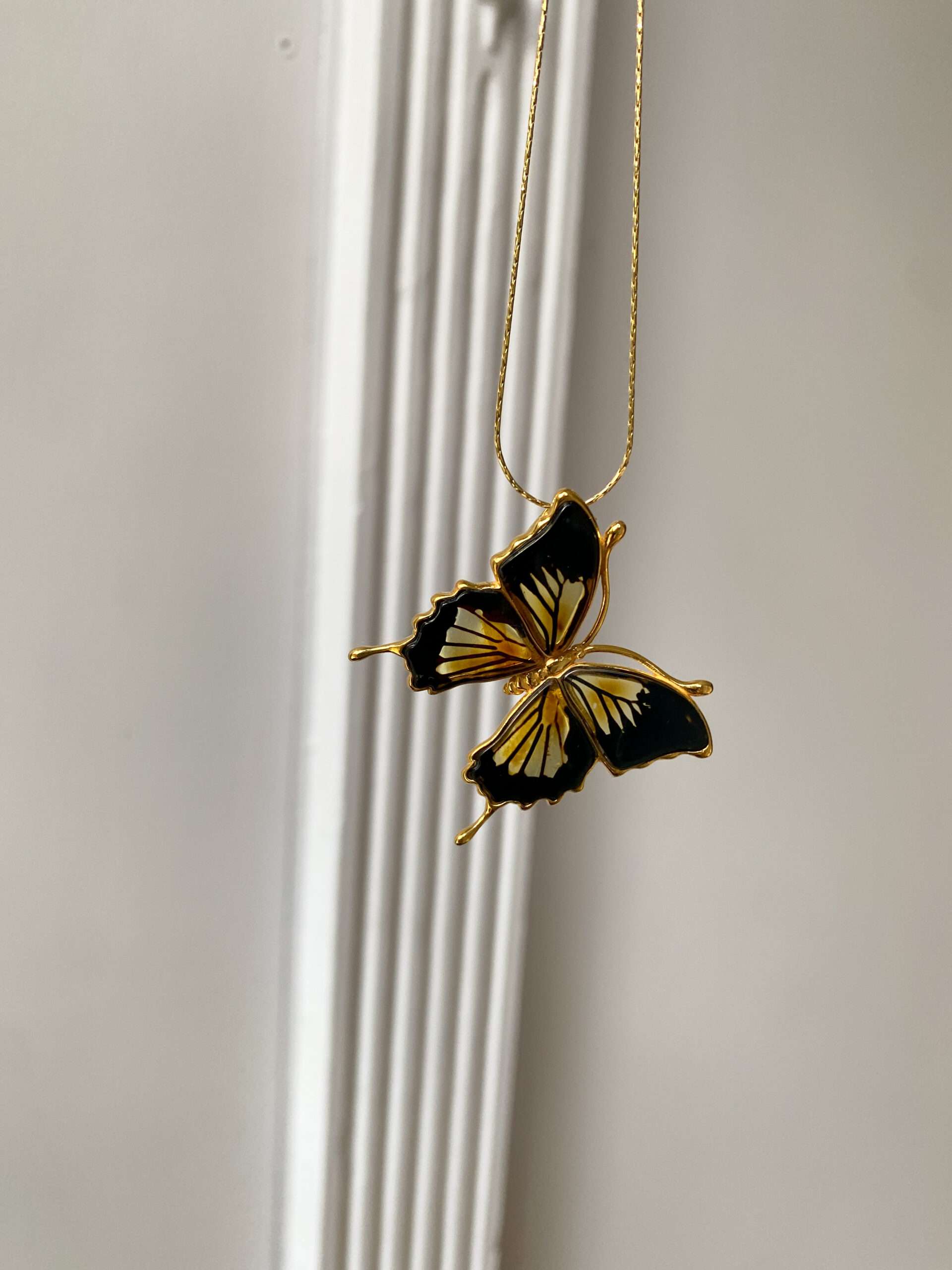 Wisiorek srebrny pozłacany motyl z bursztynem Valentine 4 Wisiorek srebrny pozłacany motyl z bursztynem Valentine - obrazek 2