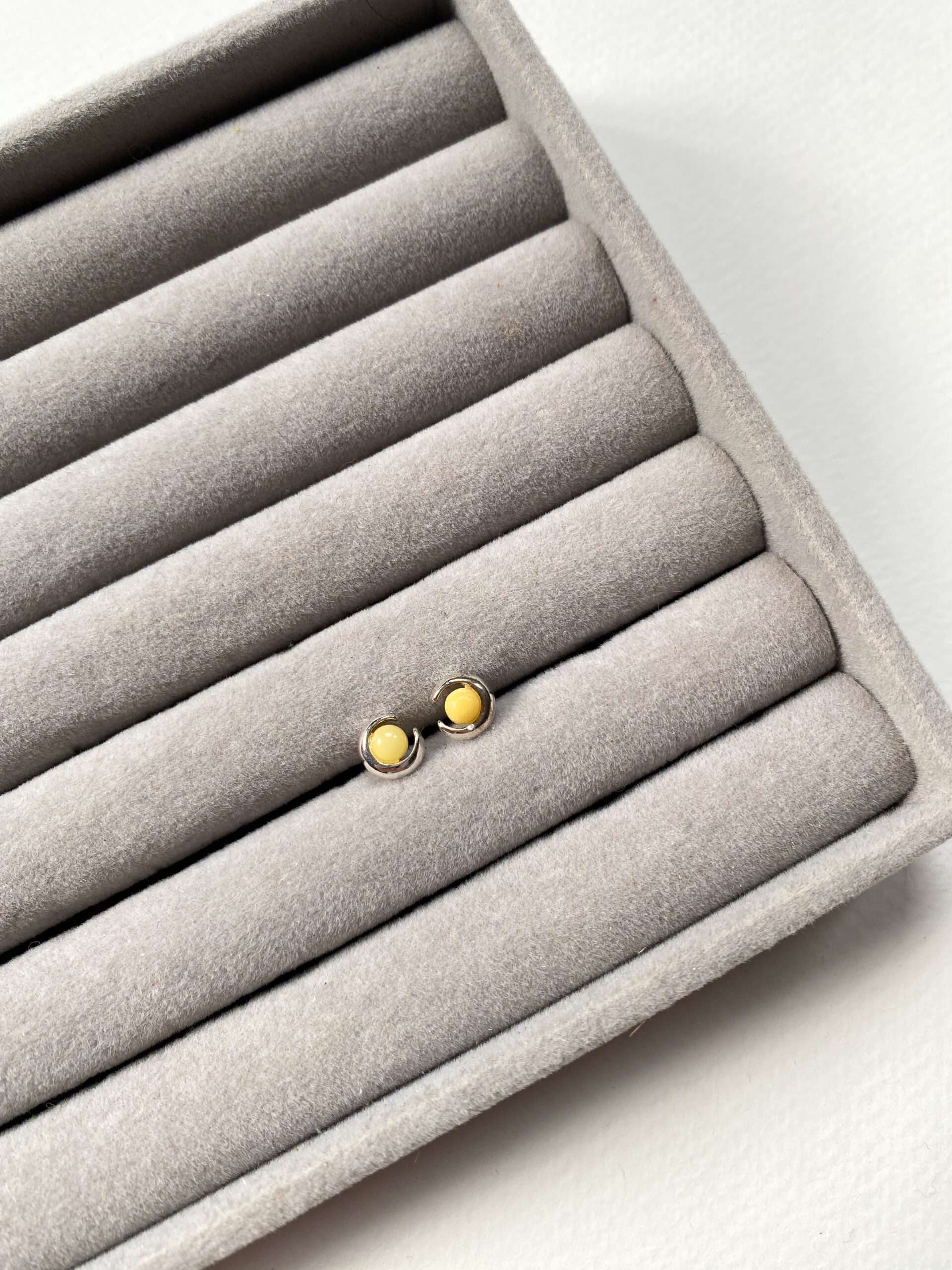 kolczyki srebrne z bursztynem mlecznym