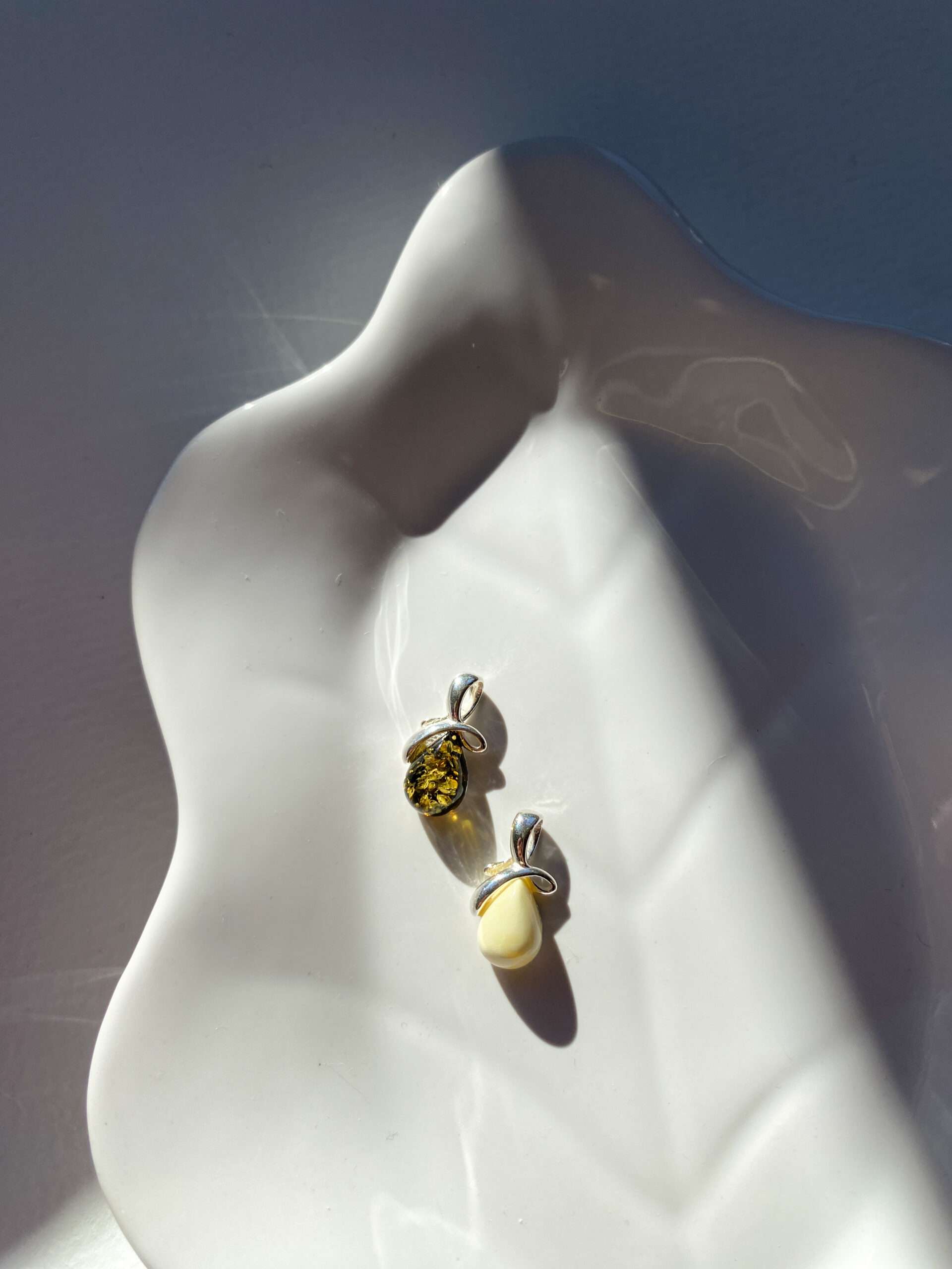 Kolczyki srebrne z bursztynem zielonym