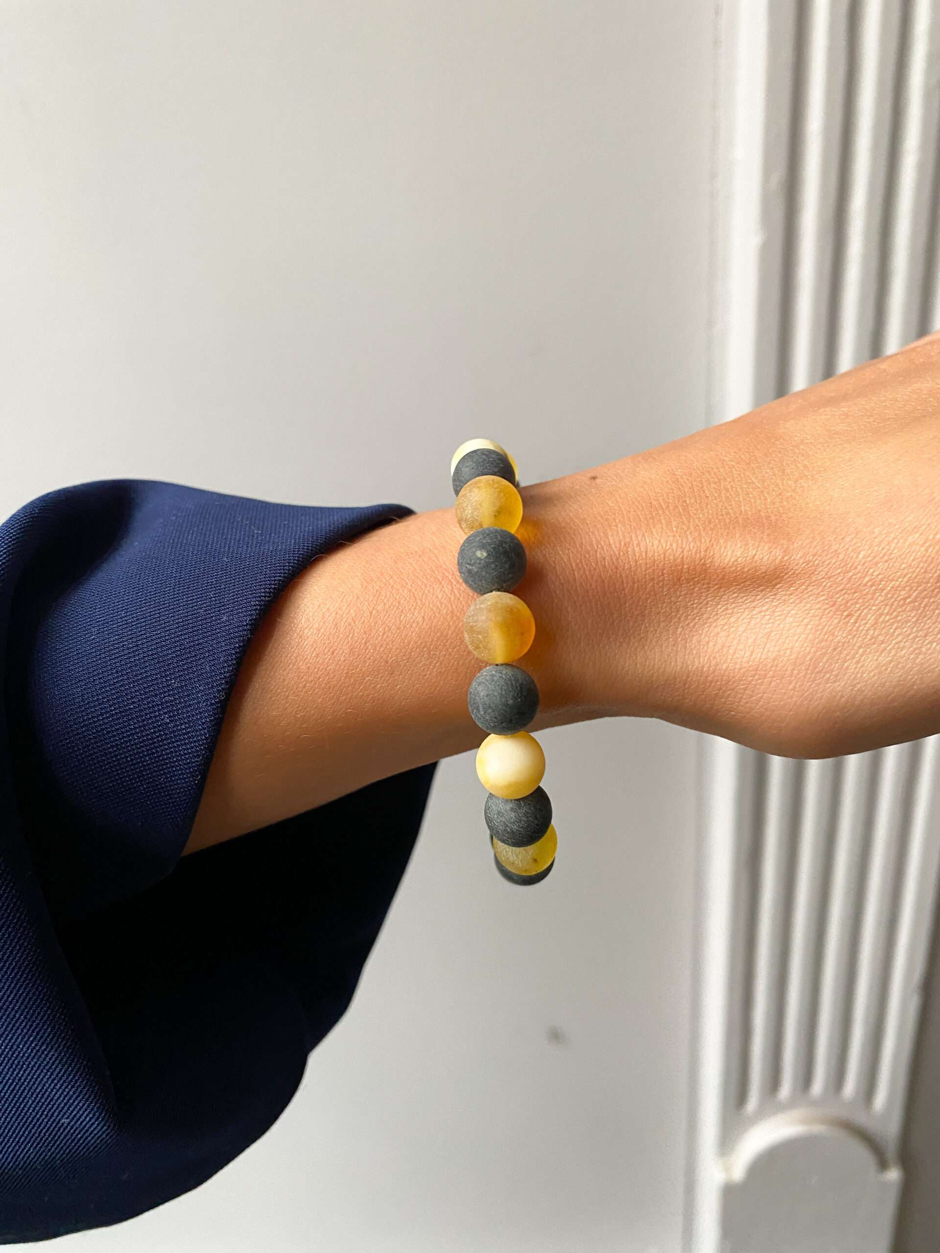 Bransoletka z kulek bursztynowych