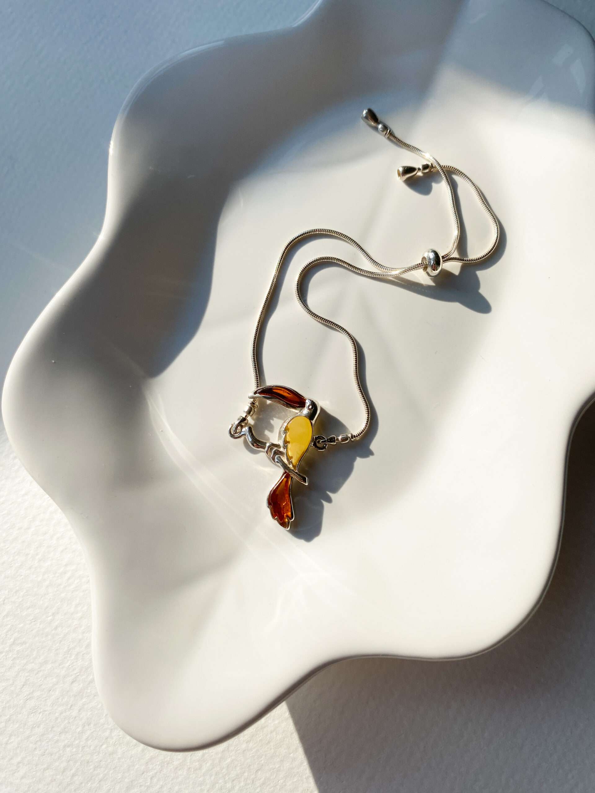 Naszyjnik z bursztynem surowym lekko oszlifowanym