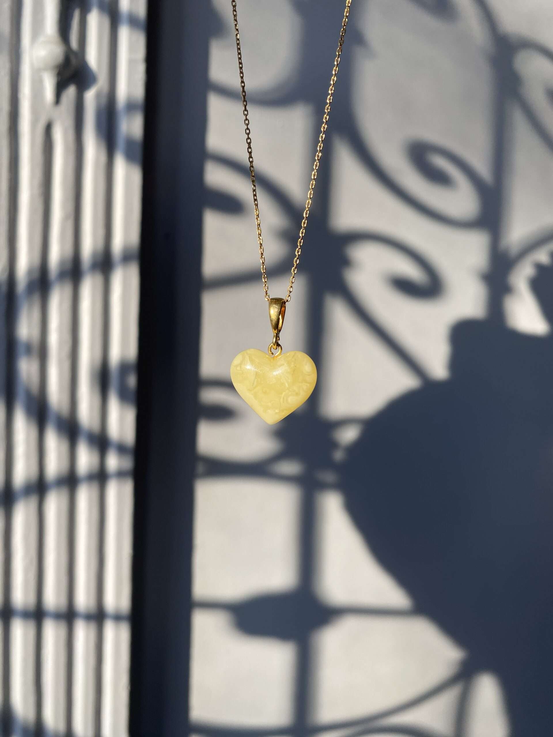 Naszyjnik z bursztynowym sercem