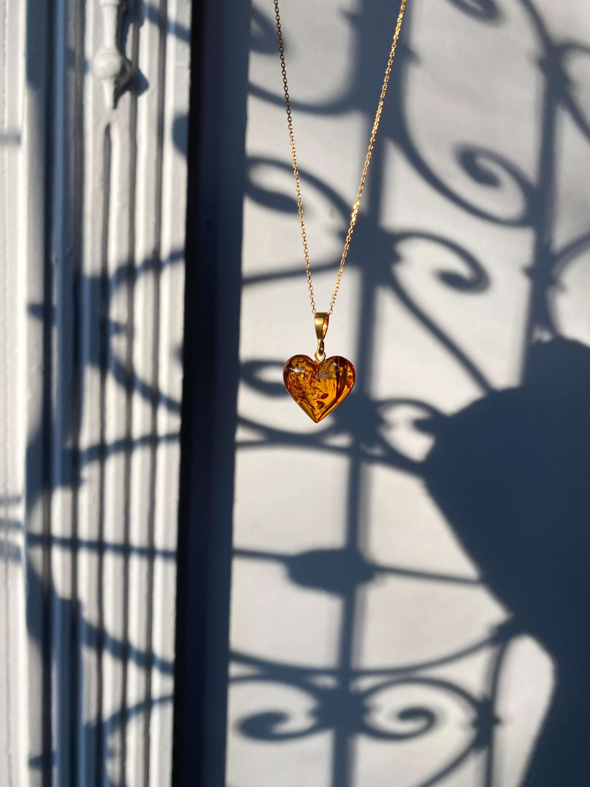 Naszyjnik z bursztynowym sercem