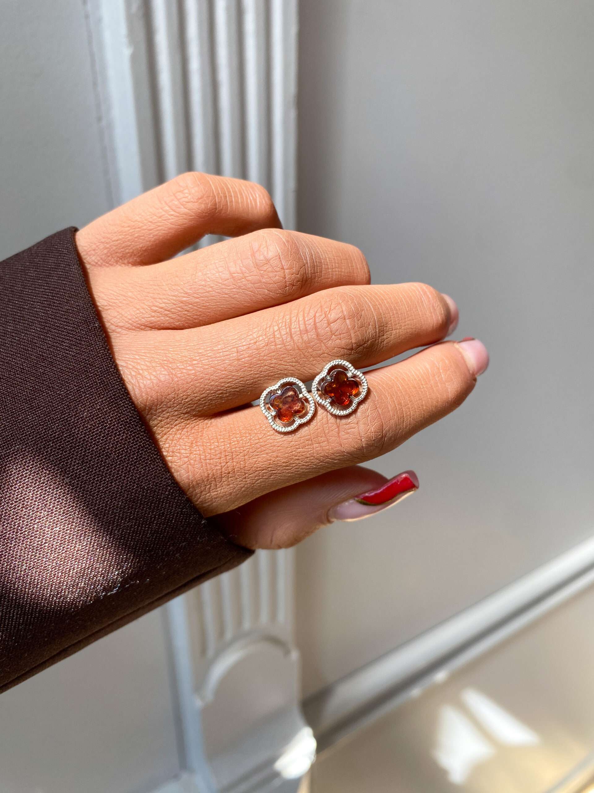 Kolczyki srebrne Koniczyna z bursztynem