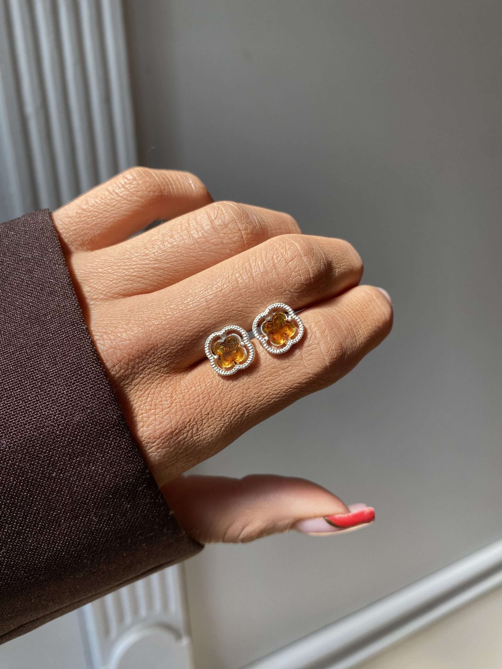 Kolczyki srebrne Koniczyna z bursztynem