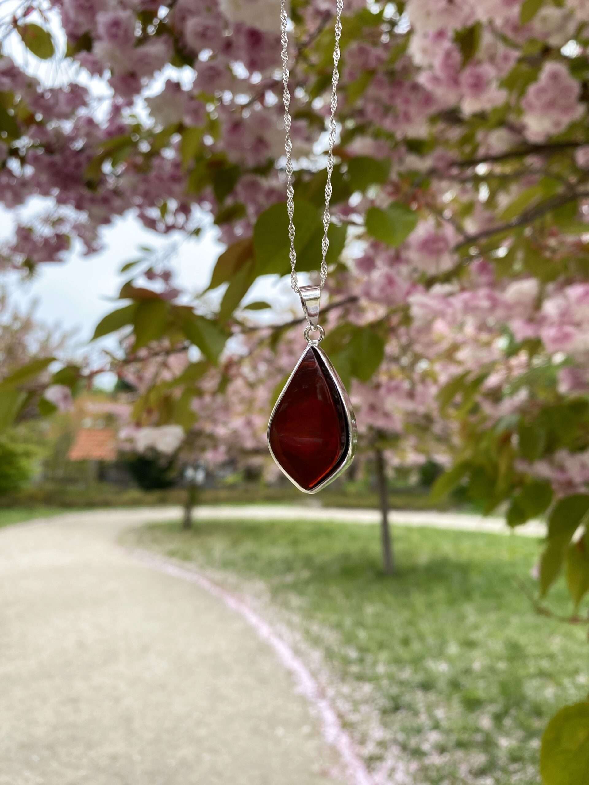 Wisiorek srebrny Koniczyna z bursztynem zielonym