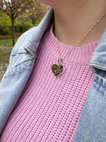 Wisior srebrny z bursztynem zielonym Serce