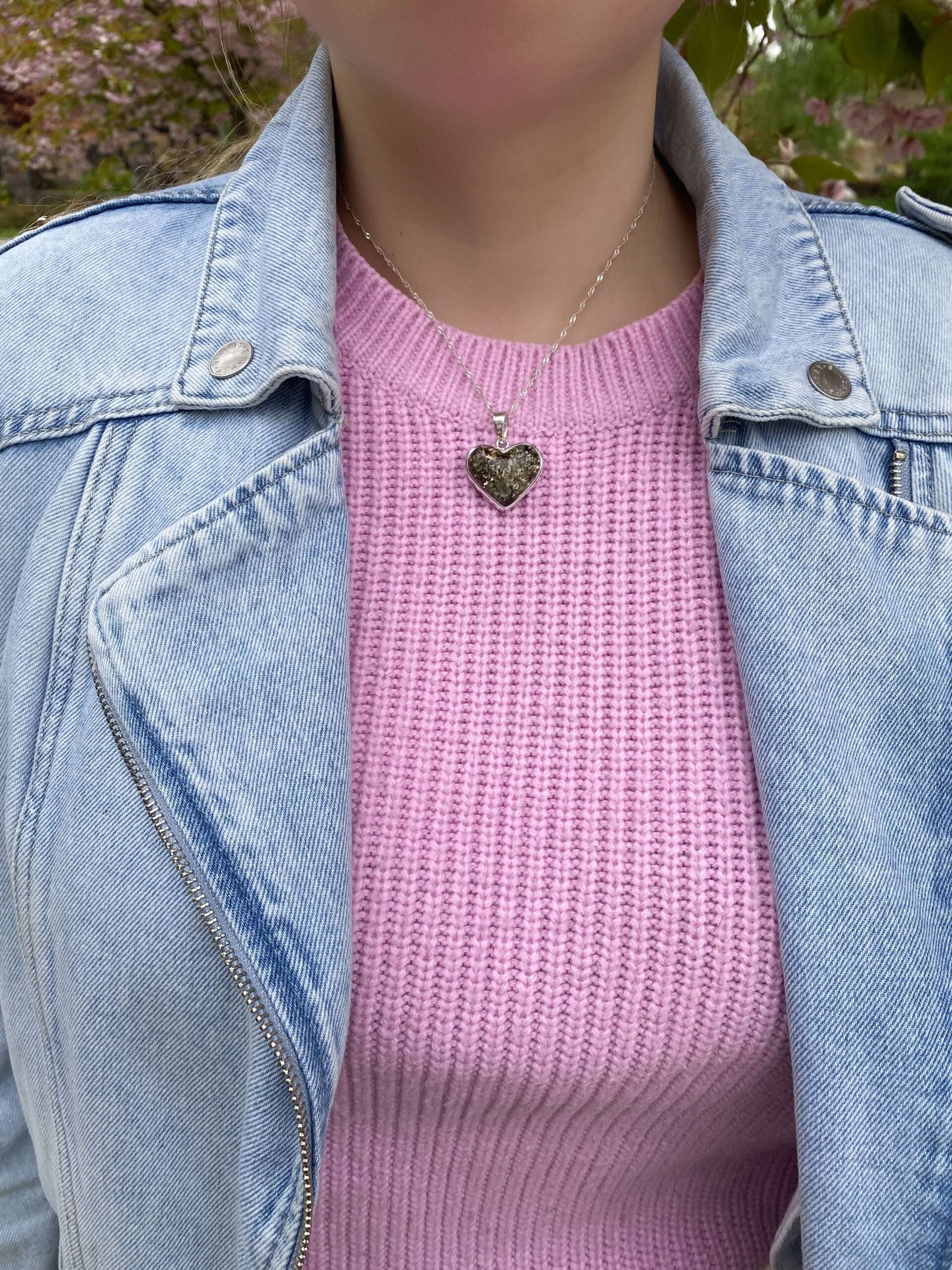 Wisior srebrny z bursztynem zielonym Serce