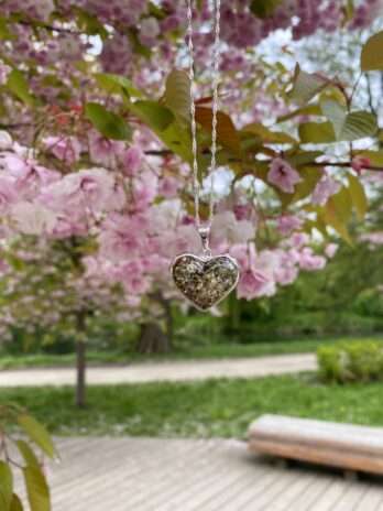 Wisior srebrny z bursztynem zielonym Serce