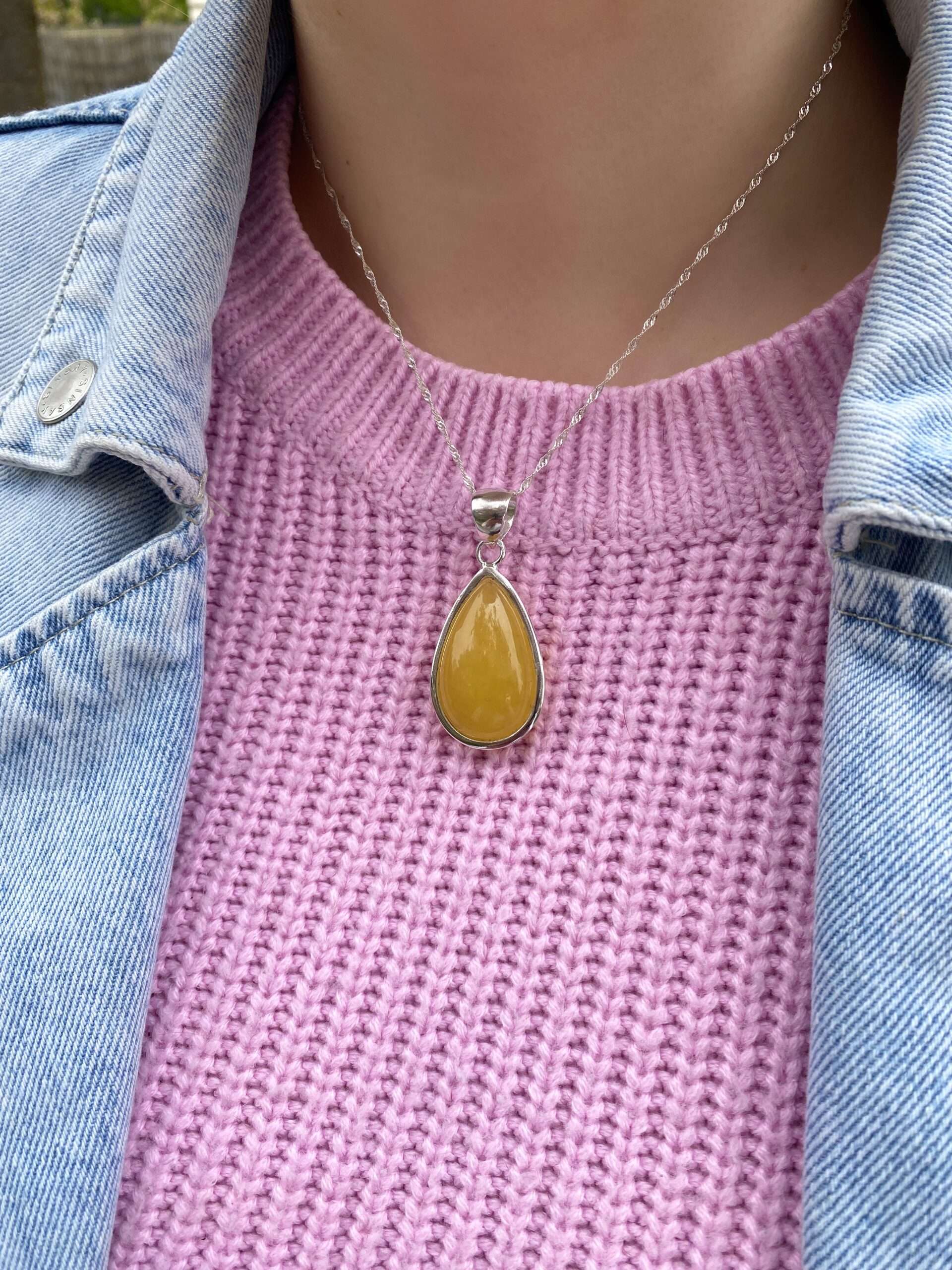 Wisior srebrny z bursztynem zielonym Serce