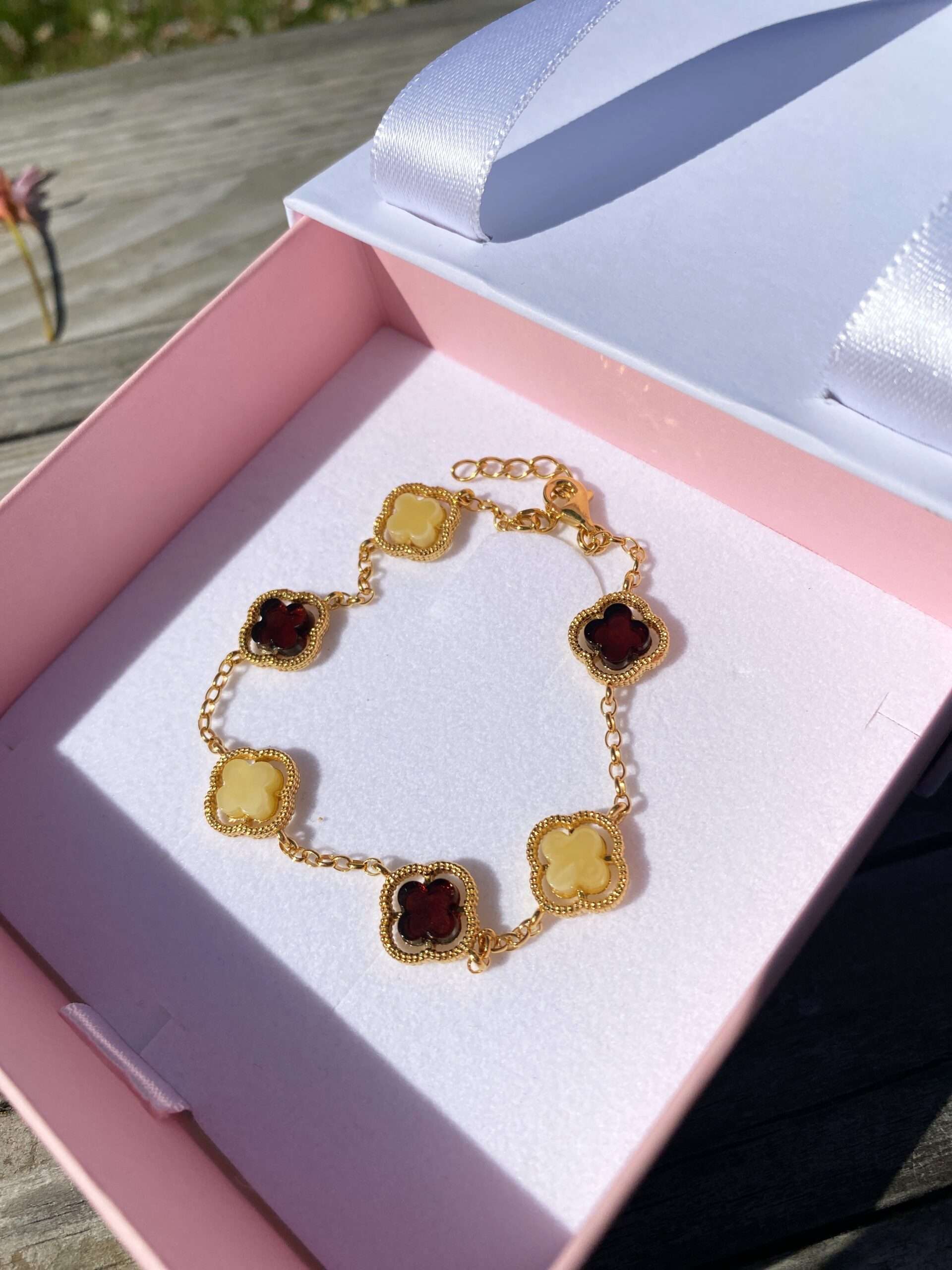 Bransoletka srebrna pozłacana z bursztynem koniakowym Koniczyny