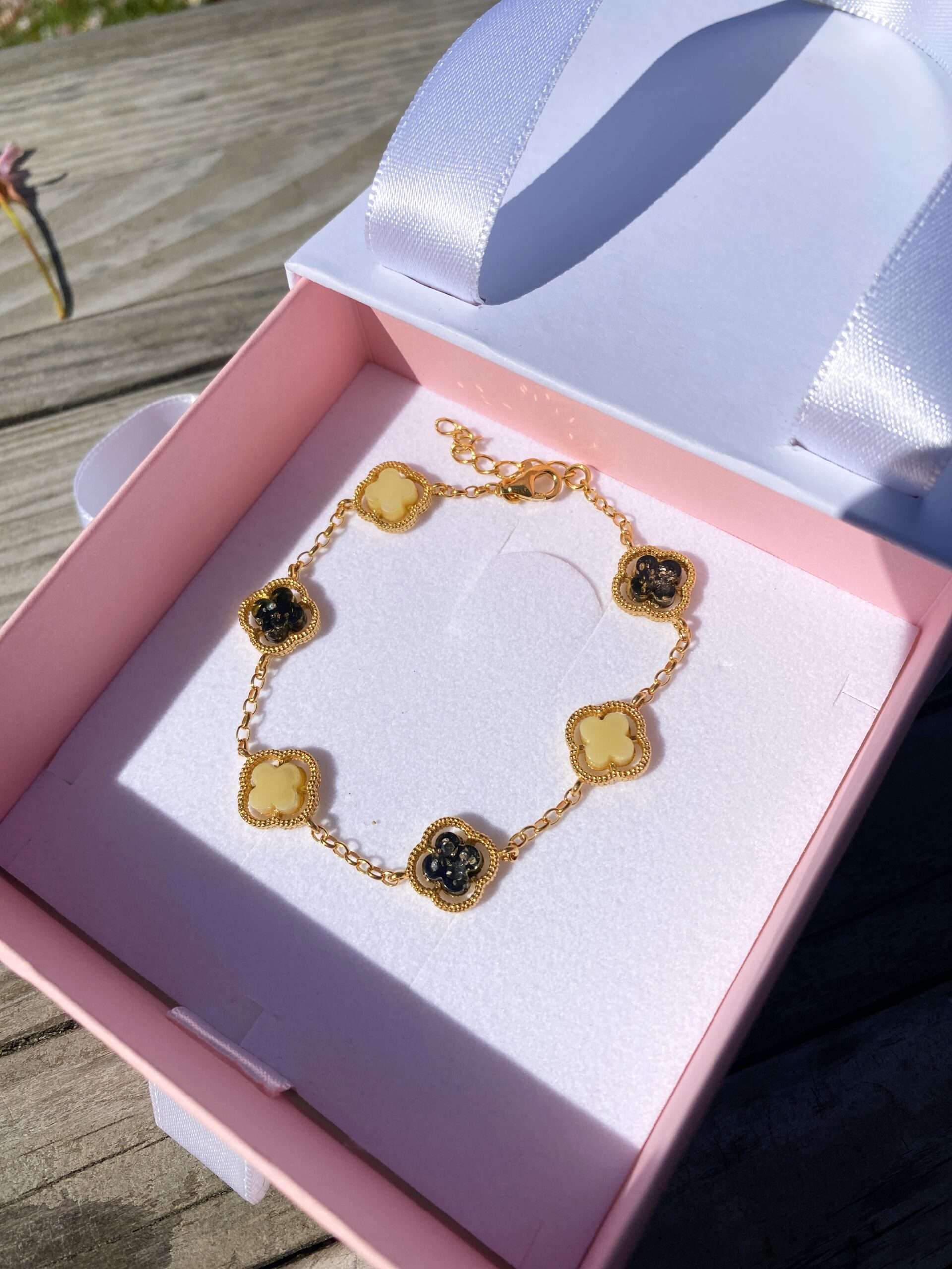 Bransoletka srebrna pozłacana z bursztynem zielonym Koniczyny